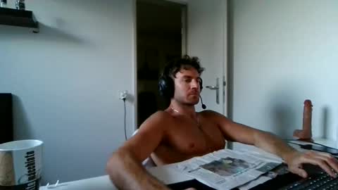 Snapshot of alphah_hunk chatting on April 29, 2026, 6:25 pm alphah_hunk online show from April 29, 2026, 6:25 pm