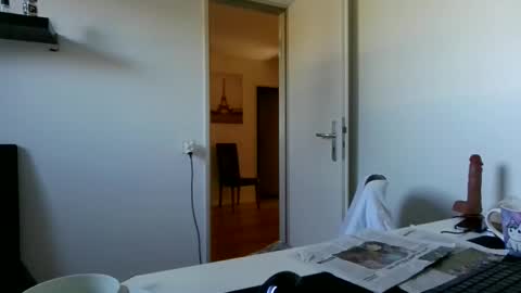 Snapshot of alphah_hunk chatting on May 1, 2026, 2:21 pm alphah_hunk online show from May 1, 2026, 2:21 pm