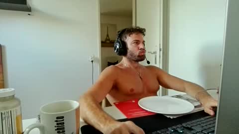 Snapshot of alphah_hunk chatting on June 5, 2026, 9:37 am alphah_hunk online show from June 5, 2026, 9:37 am
