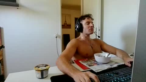 alphah_hunk online show from June 15, 2026, 10:28 am