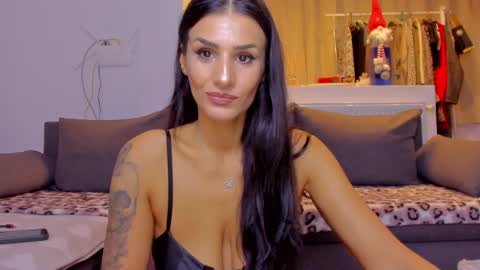 Snapshot of alphaqueenx chatting on November 2, 2025, 1:30 am Michelle online show from November 2, 2025, 1:30 am