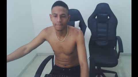 alphas_latins online show from March 28, 2026, 7:02 pm