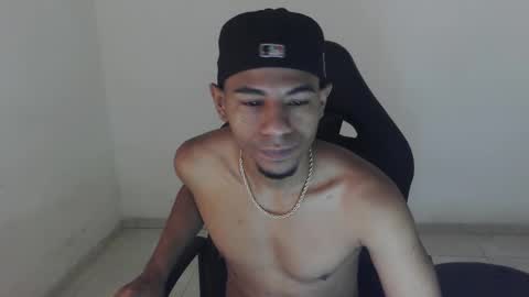 Snapshot of alphas_latins chatting on May 2, 2026, 6:02 pm alphas_latins online show from May 2, 2026, 6:02 pm
