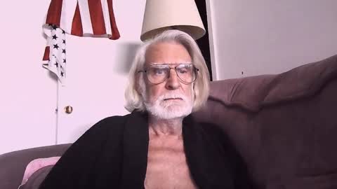 Snapshot of alphauniform chatting on November 22, 2025, 5:01 pm AlphaUniform online show from November 22, 2025, 5:01 pm