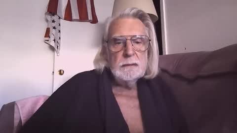 Snapshot of alphauniform chatting on February 4, 2026, 1:50 pm AlphaUniform online show from February 4, 2026, 1:50 pm