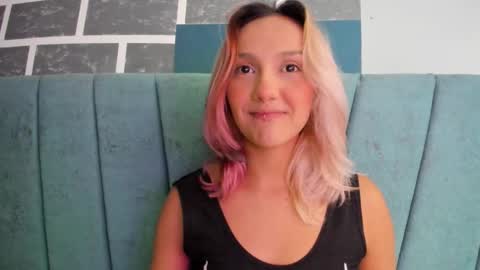 Snapshot of alterego1__ chatting on October 5, 2025, 11:52 am Alter  online show from October 5, 2025, 11:52 am