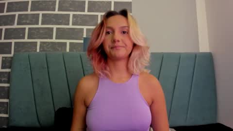 Snapshot of alterego1__ chatting on October 19, 2025, 11:44 am Alter  online show from October 19, 2025, 11:44 am