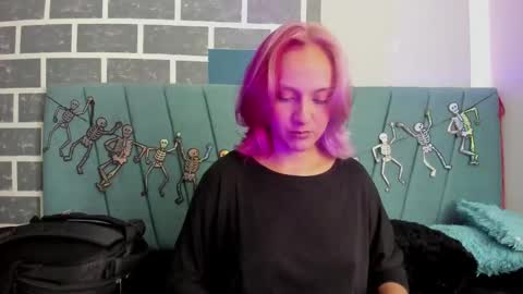 Snapshot of alterego1__ chatting on October 24, 2025, 11:39 am Alter  online show from October 24, 2025, 11:39 am