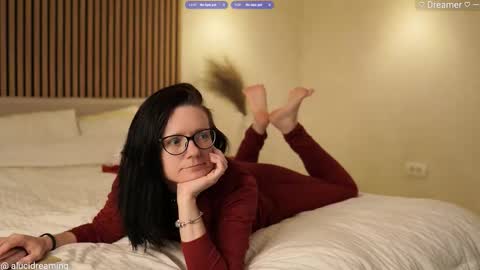 Snapshot of alucidreaming chatting on December 1, 2025, 6:57 pm Lucid Dreaming online show from December 1, 2025, 6:57 pm