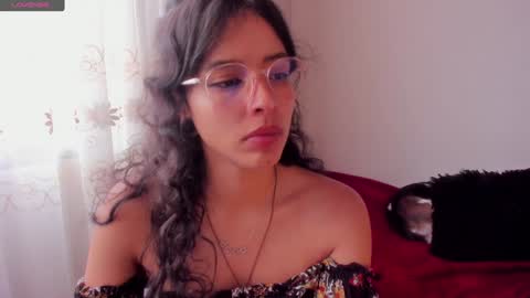 Snapshot of aluna_0310 chatting on December 2, 2024, 8:33 pm . . online show from December 2, 2024, 8:33 pm