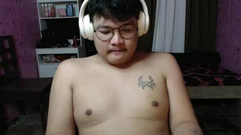 alvin_chenxxx online show from October 8, 2025, 7:28 am