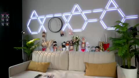 Alvuwka online show from October 8, 2025, 8:01 am