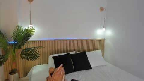 aly_leee online show from April 8, 2026, 1:11 pm