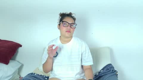 aly_n_sebas online show from May 7, 2026, 10:59 pm