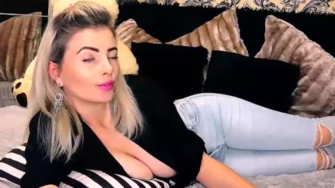 Snapshot of alyblonde chatting on January 11, 2025, 12:29 pm aly online show from January 11, 2025, 12:29 pm