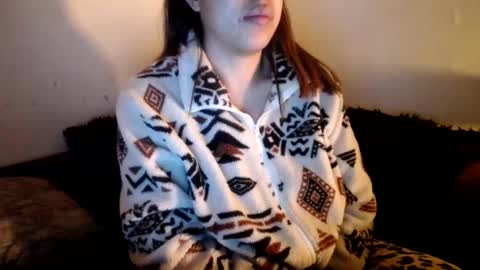 Snapshot of alynfoxx chatting on June 5, 2026, 2:40 am Alyn Maria online show from June 5, 2026, 2:40 am