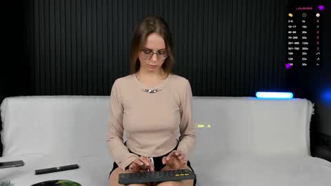 Alena online show from February 3, 2026, 2:33 pm