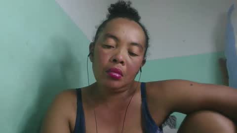 Snapshot of alypierette chatting on April 22, 2026, 6:09 pm alypierette online show from April 22, 2026, 6:09 pm