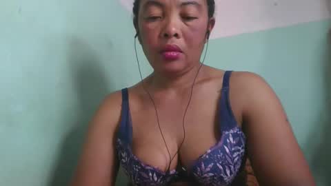 Snapshot of alypierette chatting on May 12, 2026, 4:42 am alypierette online show from May 12, 2026, 4:42 am