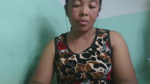 Snapshot of alypierette chatting on May 17, 2026, 2:24 pm alypierette online show from May 17, 2026, 2:24 pm