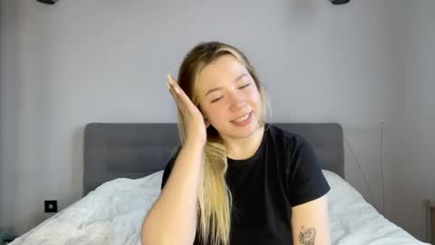 Snapshot of alyrasun chatting on March 26, 2026, 6:19 am Al online show from March 26, 2026, 6:19 am