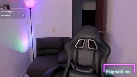 Alyson online show from November 6, 2025, 12:17 pm