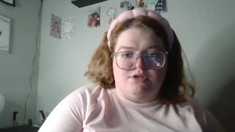 Snapshot of alyssa6960545 chatting on November 16, 2025, 9:31 pm Lily online show from November 16, 2025, 9:31 pm