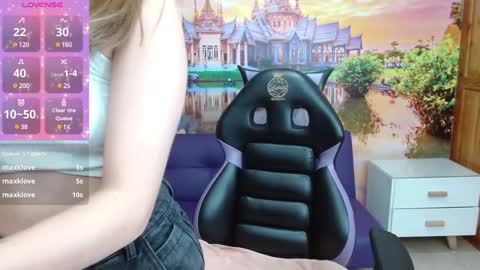 Alyy online show from February 5, 2025, 8:25 pm