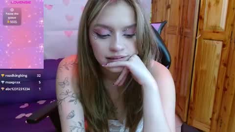 Alyy online show from February 14, 2025, 7:33 pm