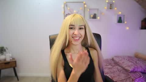 Amai  Liu online show from November 2, 2025, 7:16 pm