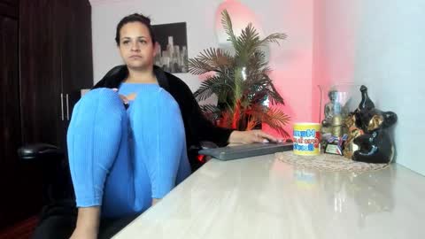 Snapshot of amaia_bushida chatting on March 11, 2026, 3:23 am anny online show from March 11, 2026, 3:23 am