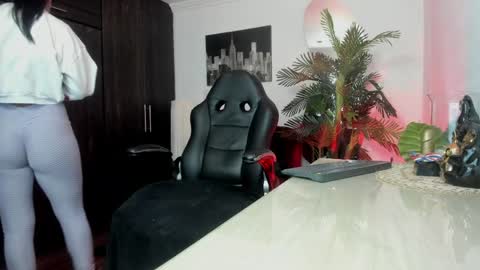 Snapshot of amaia_bushida chatting on March 27, 2026, 2:28 am anny online show from March 27, 2026, 2:28 am