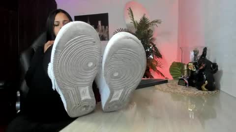 anny online show from May 12, 2026, 2:08 am