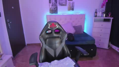 Snapshot of amaia_daniells chatting on December 17, 2024, 4:45 am B I A N C A online show from December 17, 2024, 4:45 am