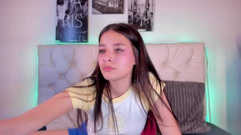 Snapshot of amaia_daniells chatting on January 1, 2025, 5:43 am B I A N C A online show from January 1, 2025, 5:43 am