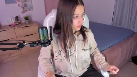 Snapshot of amaia_daniells chatting on February 19, 2025, 4:23 am B I A N C A online show from February 19, 2025, 4:23 am