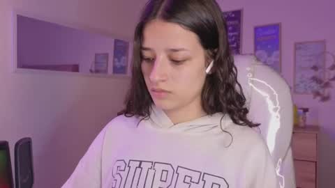 Snapshot of amaia_daniells chatting on October 17, 2025, 3:53 am B I A N C A online show from October 17, 2025, 3:53 am