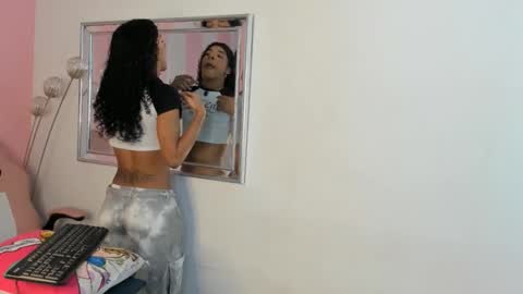 Snapshot of amaia_monroe chatting on February 26, 2026, 4:00 am amaia_monroe online show from February 26, 2026, 4:00 am