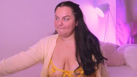 Snapshot of amalia_minkxx chatting on September 17, 2025, 10:28 am amalia_minkxx online show from September 17, 2025, 10:28 am