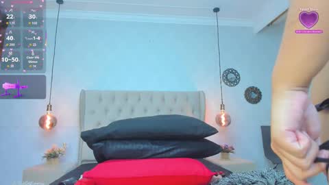 amanda29_ online show from November 4, 2025, 8:08 pm