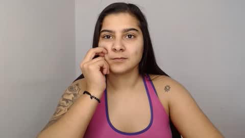 The queen of the biceps  online show from January 10, 2025, 10:39 am