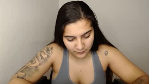 The queen of the biceps  online show from February 5, 2025, 10:22 pm