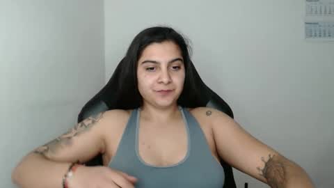 The queen of the biceps  online show from March 6, 2025, 10:26 pm