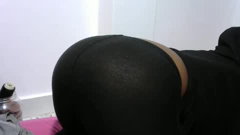 amanda_01_ online show from January 7, 2025, 9:03 pm
