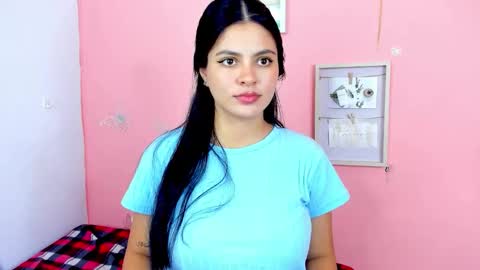 Snapshot of amanda_lorense chatting on September 24, 2025, 3:43 am Thalia online show from September 24, 2025, 3:43 am