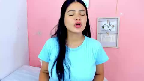 Snapshot of amanda_lorense chatting on October 24, 2025, 4:20 am Thalia online show from October 24, 2025, 4:20 am