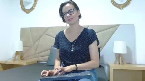 amanda_ramirez online show from September 17, 2025, 7:37 pm