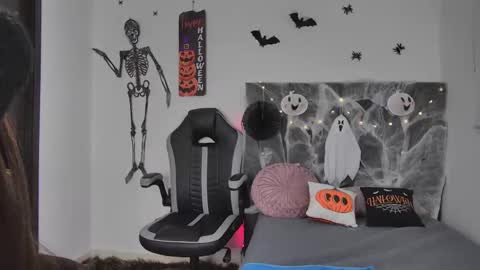 Amanda online show from October 7, 2025, 5:48 am