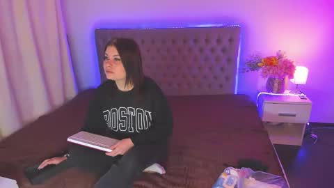 Amanda online show from April 28, 2026, 4:50 am