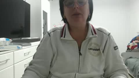 Snapshot of amandamuller1982 chatting on November 17, 2025, 7:30 pm Anda online show from November 17, 2025, 7:30 pm